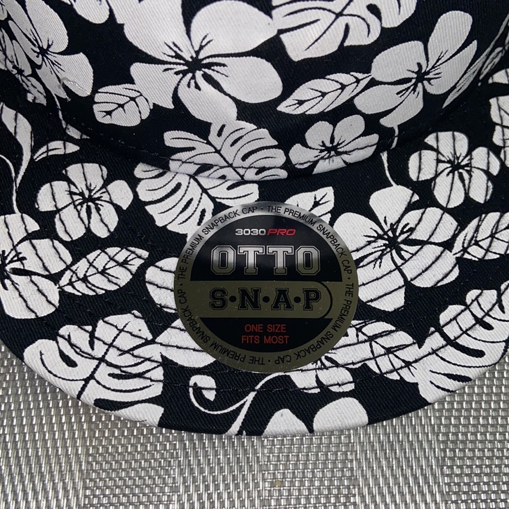 The Premium SnapBack cap - Picture 4 of 8